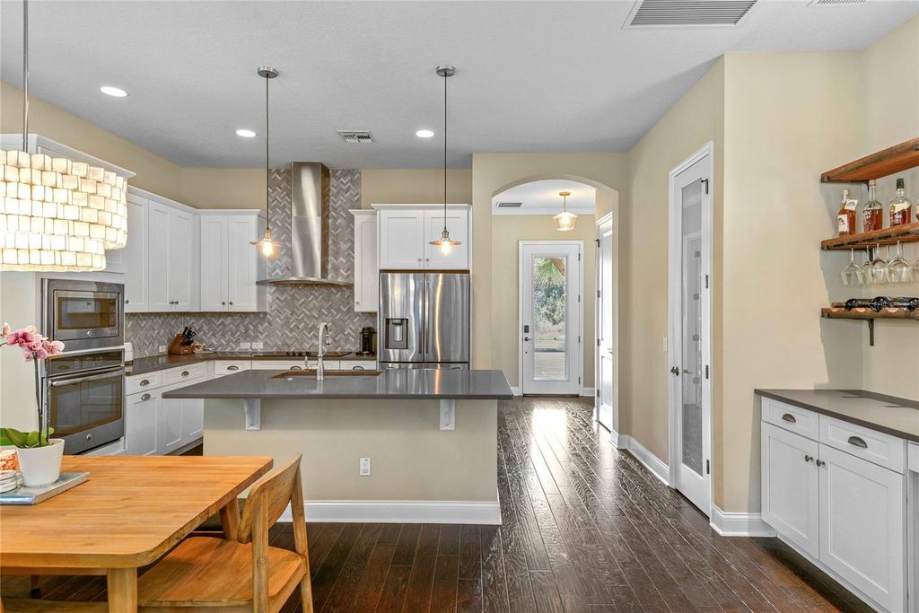 Image 5 of property listing at 8839 LAUREATE BOULEVARD, Orlando, FL 32827