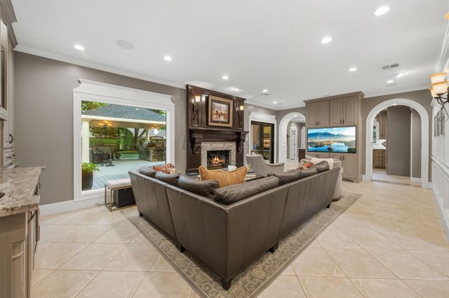 2118 Forest Garden Drive, Kingwood, TX 77345