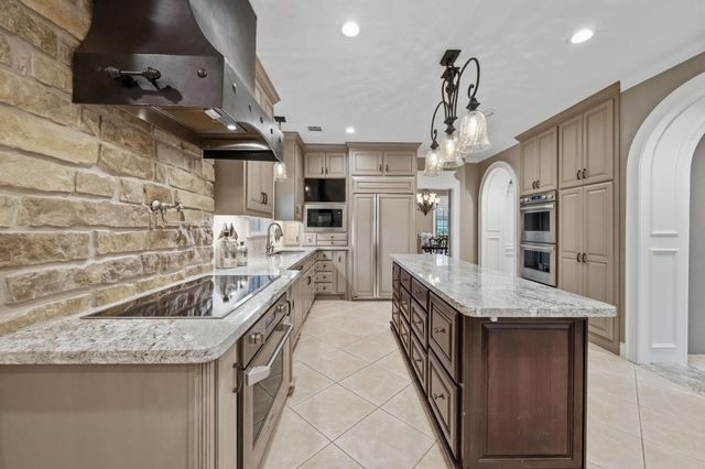 2118 Forest Garden Drive, Kingwood, TX 77345