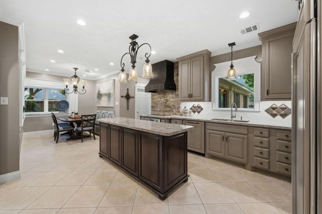 2118 Forest Garden Drive, Kingwood, TX 77345