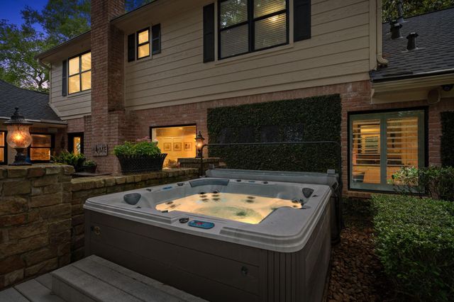 2118 Forest Garden Drive, Kingwood, TX 77345