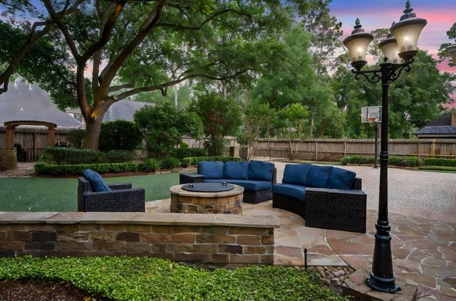2118 Forest Garden Drive, Kingwood, TX 77345