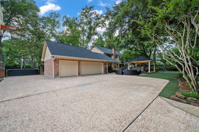 2118 Forest Garden Drive, Kingwood, TX 77345