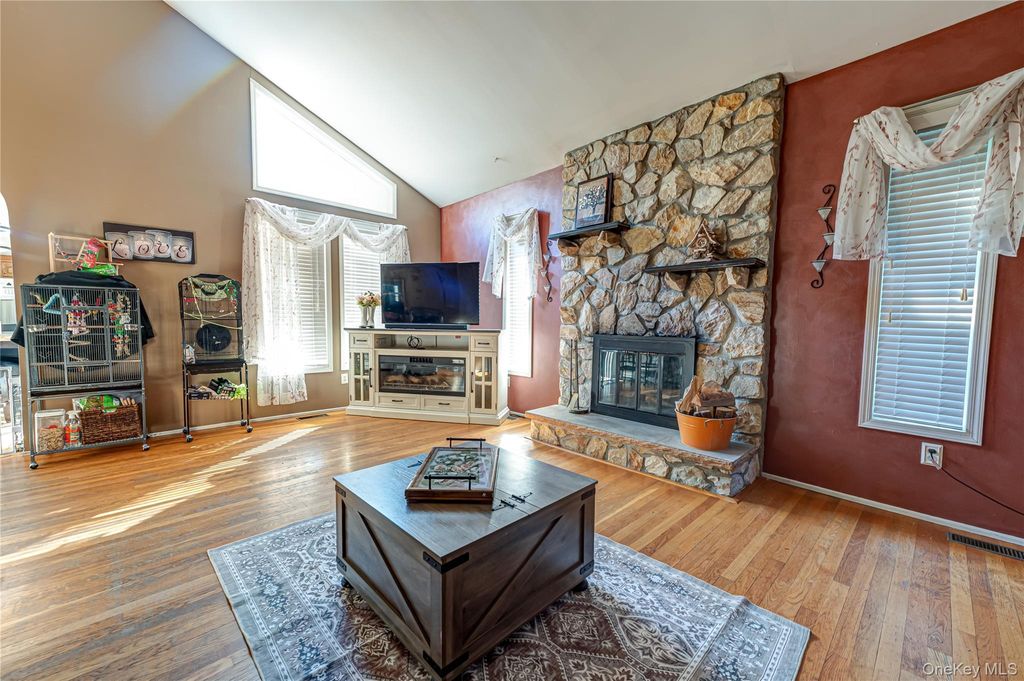 8 Forest Avenue, Medford, NY 11763 — photo 2