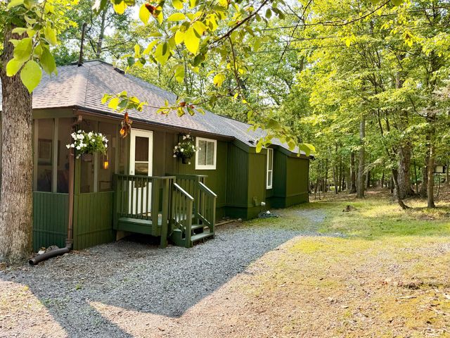 36 SNOWFLAKE LN, Hedgesville, WV 25427