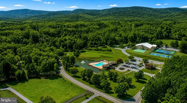 36 SNOWFLAKE LN, Hedgesville, WV 25427