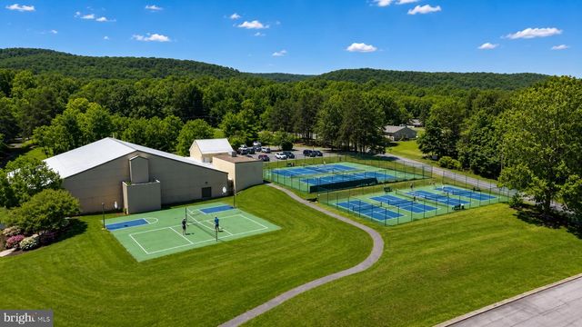 36 SNOWFLAKE LN, Hedgesville, WV 25427