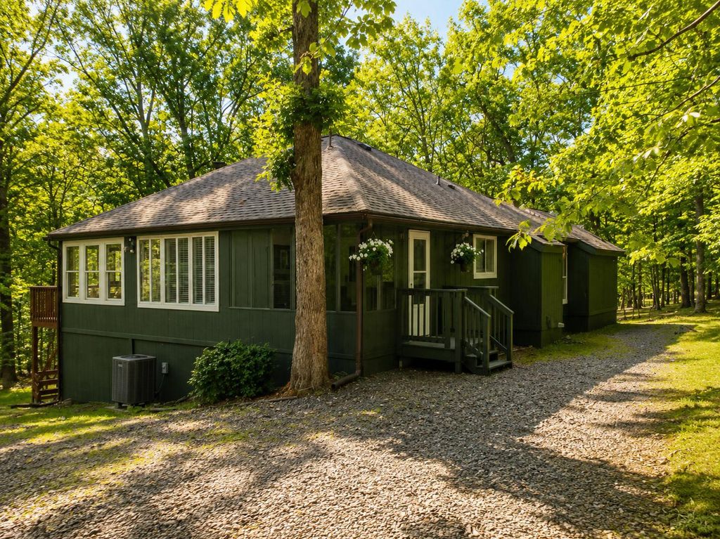 36 SNOWFLAKE LN, Hedgesville, WV 25427