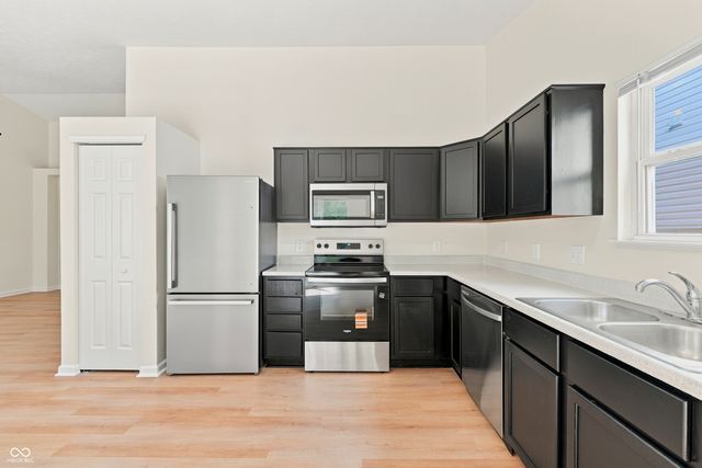 2115 Sotheby Lane, Indianapolis, IN 46239