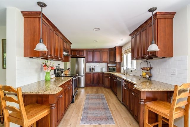10 Liberty St, Natick, MA 01760