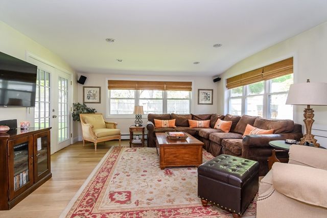 10 Liberty St, Natick, MA 01760