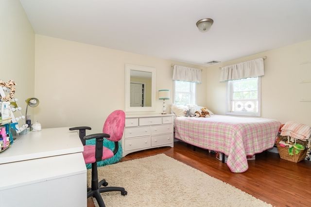 10 Liberty St, Natick, MA 01760