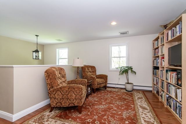 10 Liberty St, Natick, MA 01760