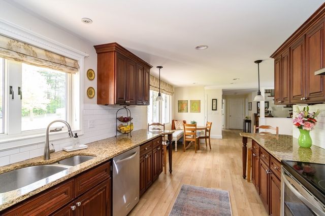 10 Liberty St, Natick, MA 01760
