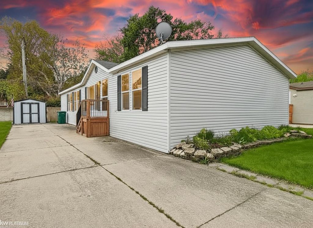 23344 Arlington Drive, Clinton Township, MI 48036