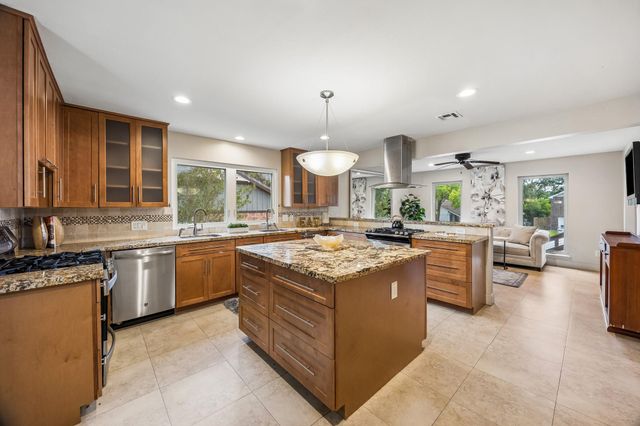 9703 Oasis Drive, Houston, TX 77096