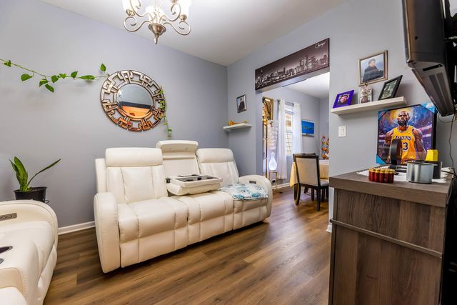 8031 S Woodlawn Avenue, Chicago, IL 60619