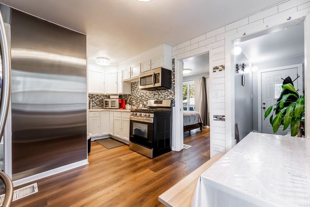 8031 S Woodlawn Avenue, Chicago, IL 60619
