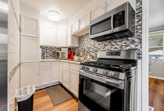 8031 S Woodlawn Avenue, Chicago, IL 60619