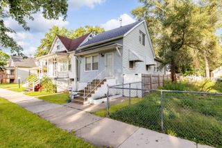 8031 S Woodlawn Avenue, Chicago, IL 60619