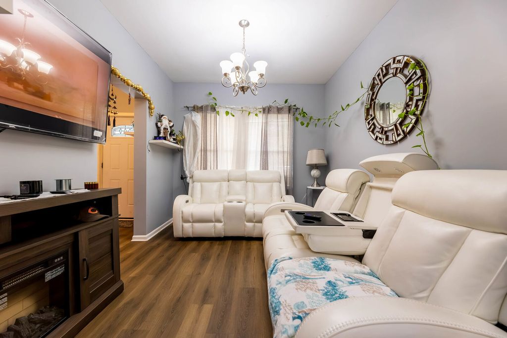 8031 S Woodlawn Avenue, Chicago, IL 60619 — photo 2