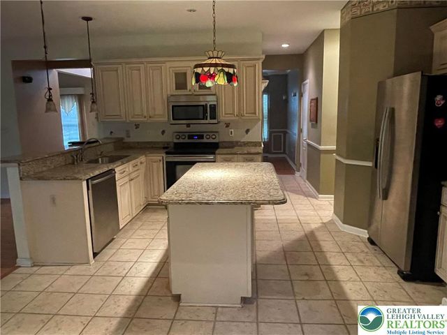 4001 Ferncroft Lane, Bethlehem Twp, PA 18020