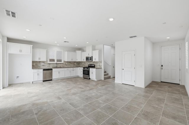 8371 Lemberger Way, Sacramento, CA 95829