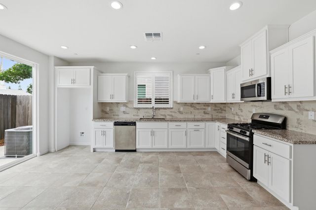 8371 Lemberger Way, Sacramento, CA 95829