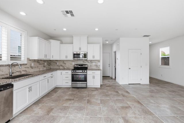 8371 Lemberger Way, Sacramento, CA 95829