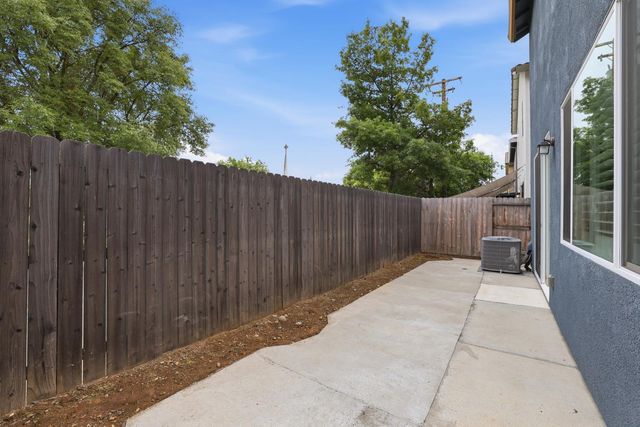8371 Lemberger Way, Sacramento, CA 95829