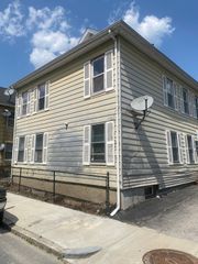 27 Lyon, Worcester, MA 01604