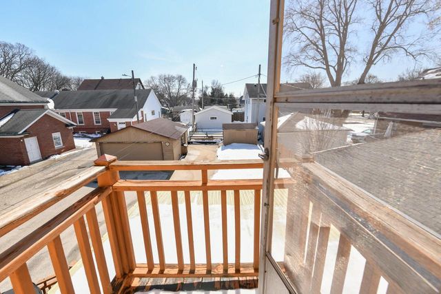 6919 W Bluemound ROAD, Wauwatosa, WI 53213