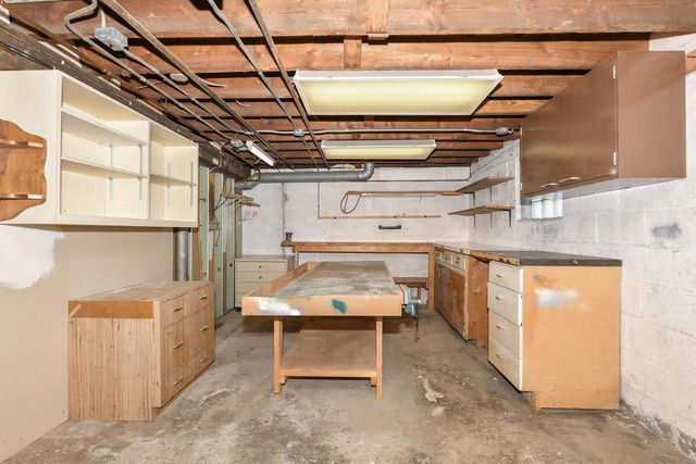 6919 W Bluemound ROAD, Wauwatosa, WI 53213