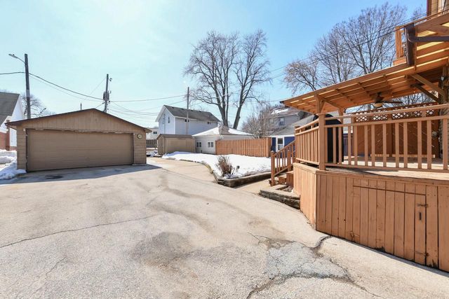 6919 W Bluemound ROAD, Wauwatosa, WI 53213