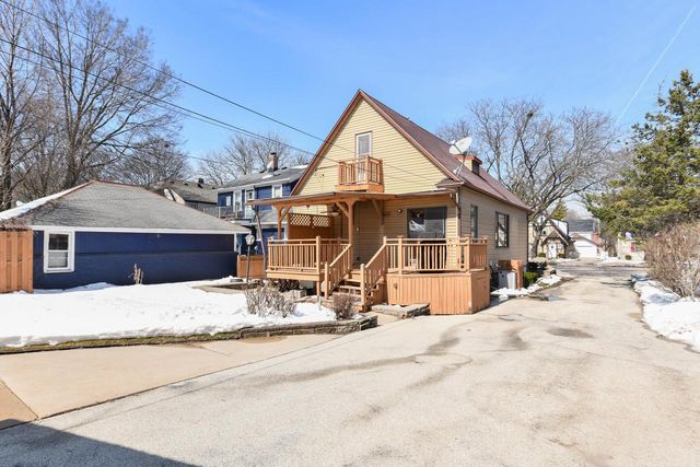 6919 W Bluemound ROAD, Wauwatosa, WI 53213