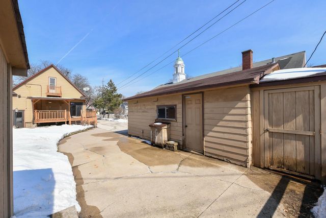 6919 W Bluemound ROAD, Wauwatosa, WI 53213