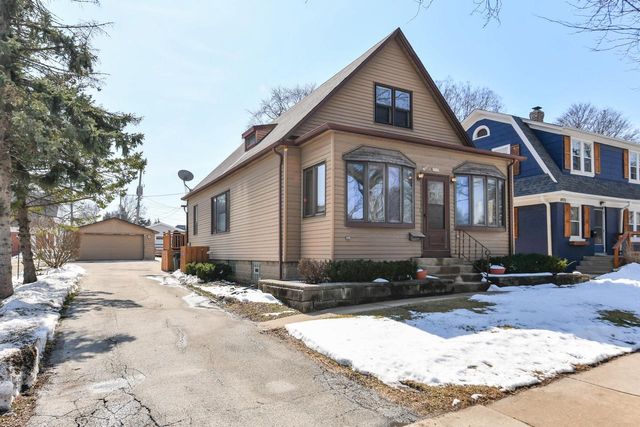 6919 W Bluemound ROAD, Wauwatosa, WI 53213