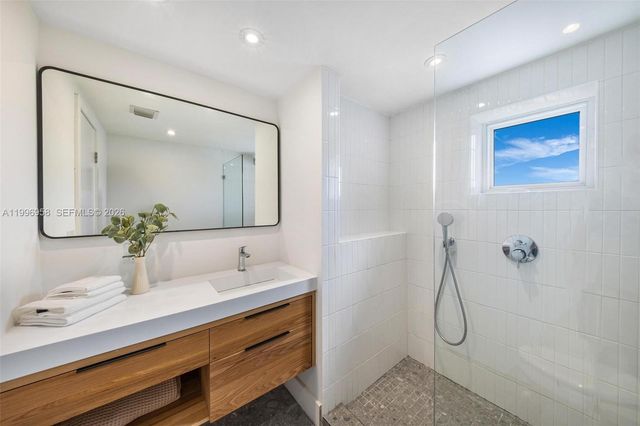 10300 W Bay Harbor Dr 9D, Bay Harbor Islands, FL 33154