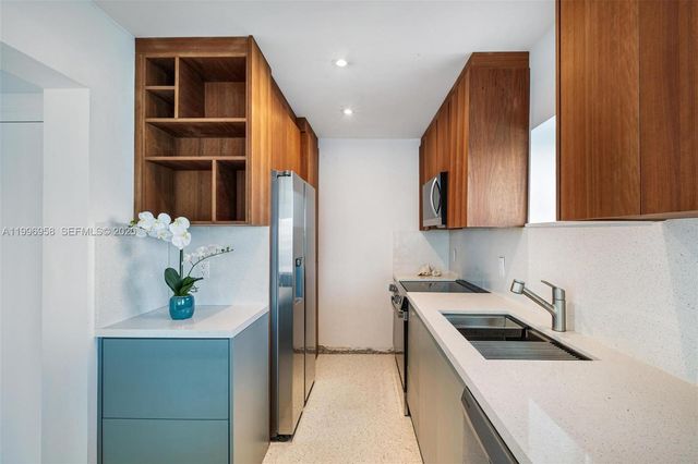 10300 W Bay Harbor Dr 9D, Bay Harbor Islands, FL 33154