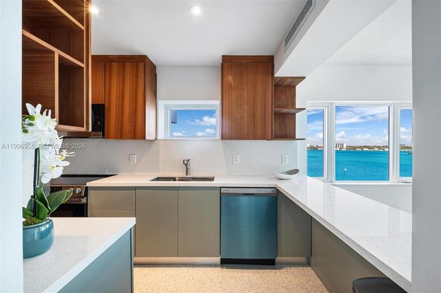 10300 W Bay Harbor Dr 9D, Bay Harbor Islands, FL 33154