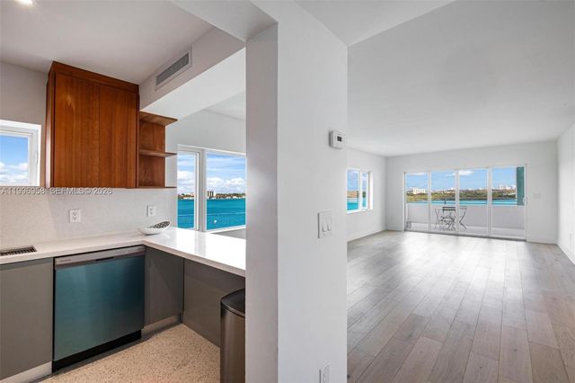 10300 W Bay Harbor Dr 9D, Bay Harbor Islands, FL 33154