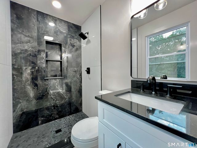 32 Forest Court North, Hamden, CT 06518