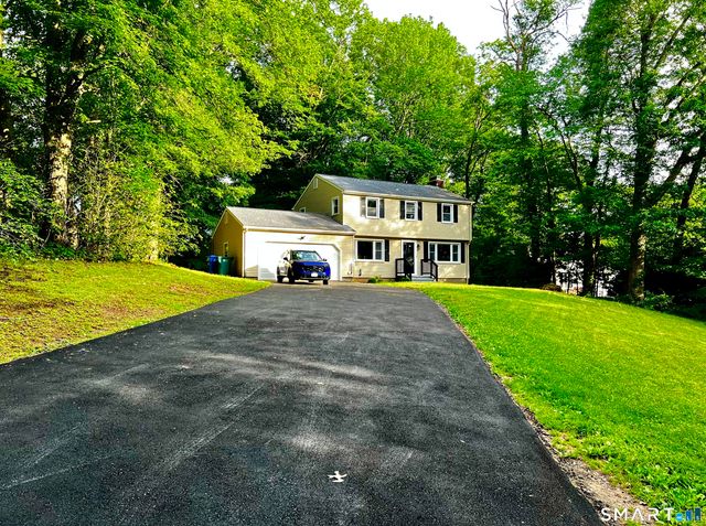 32 Forest Court North, Hamden, CT 06518