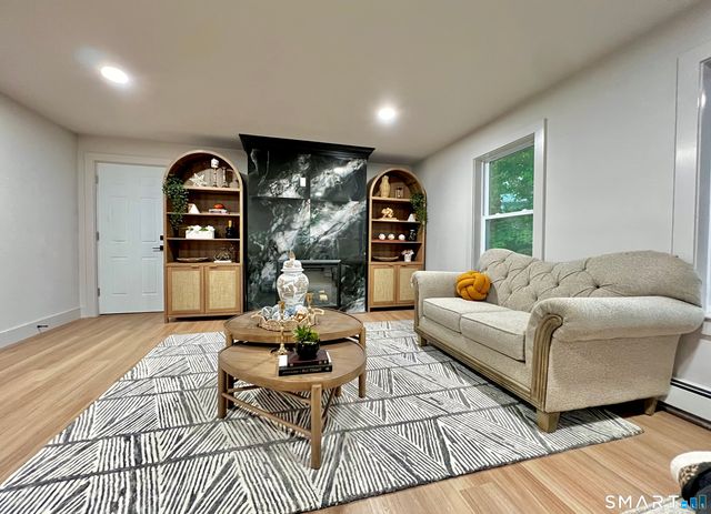 32 Forest Court North, Hamden, CT 06518