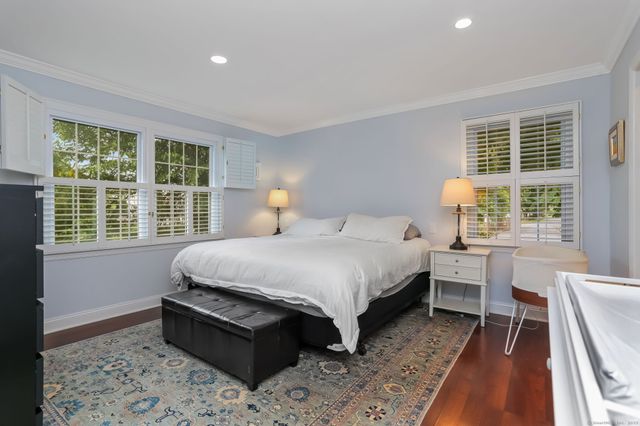 209 Seaside Avenue APT 5, Stamford, CT 06902