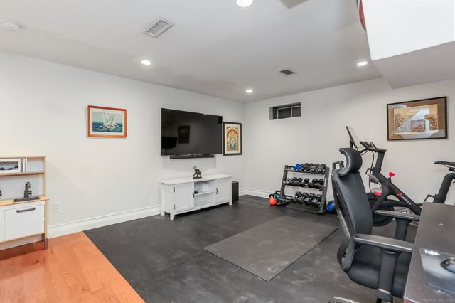 209 Seaside Avenue APT 5, Stamford, CT 06902