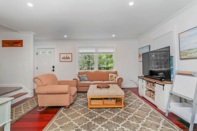 209 Seaside Avenue APT 5, Stamford, CT 06902
