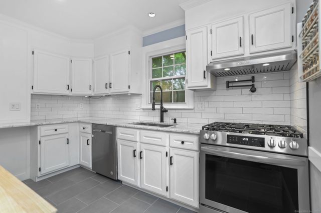 209 Seaside Avenue APT 5, Stamford, CT 06902
