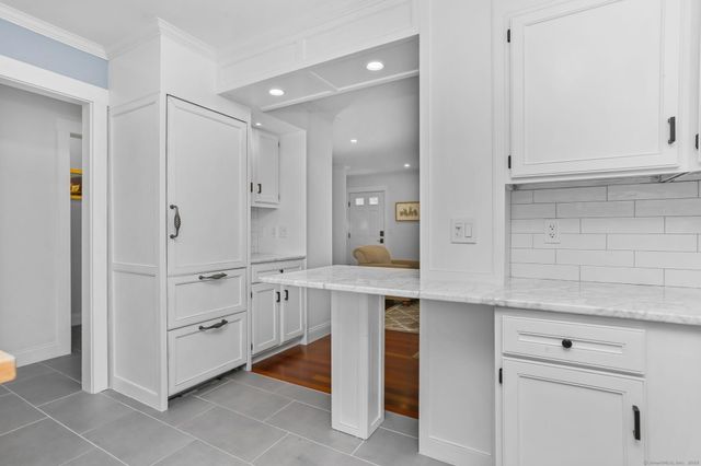 209 Seaside Avenue APT 5, Stamford, CT 06902