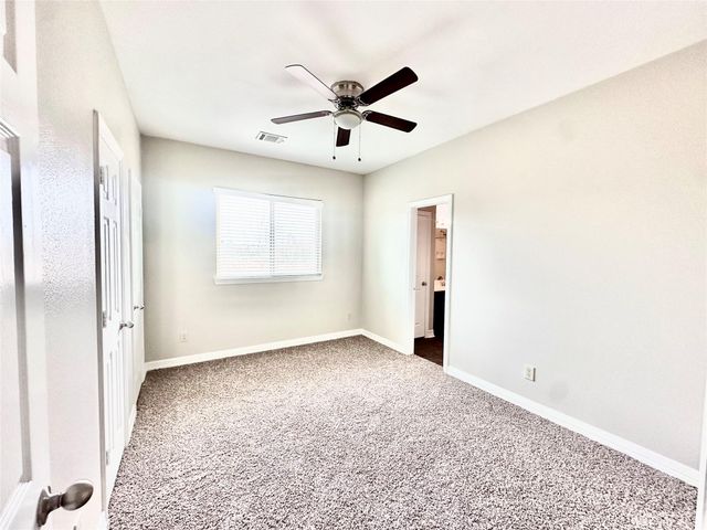 32 Woodland Hills Drive B, Conroe, TX 77303